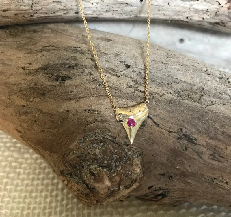 trendy necklaces for women-Ruby shark tooth