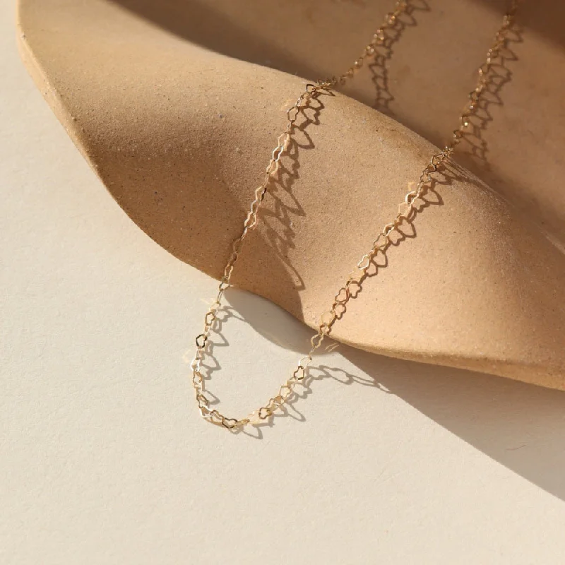 vintage-inspired necklaces for women-Petite Heart Chain