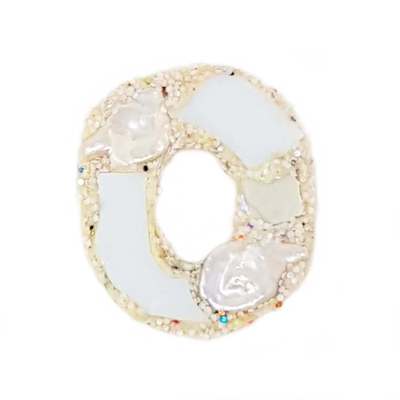 beach brooches for women-LETTER O - WHITE BROOCH